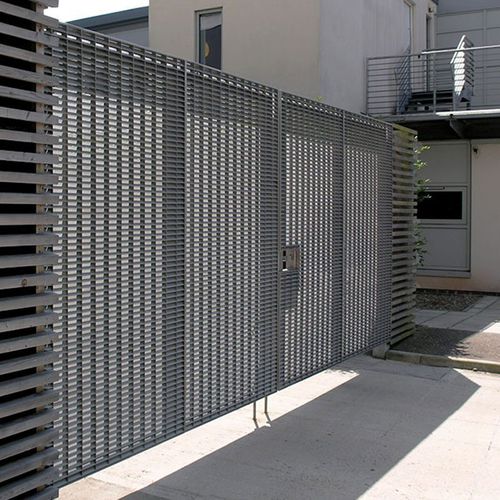 Louvered fence - DELTABOX  - LANG AND FULTON - for public spaces / for industrial applications / galvanised steel
