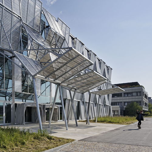 Entrance canopy - MORE SPACE - metal / flat / contemporary