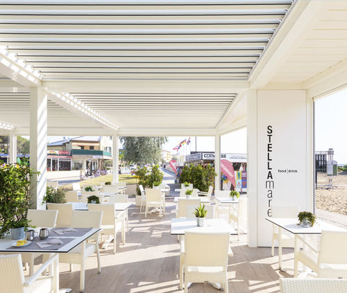 Self-supporting pergola - FLOW - MORE SPACE - aluminum / with mobile slats / sun shade louvers