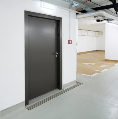 Interior door - SEAMLESS - Gutkowski - hardwood / aluminum / steel