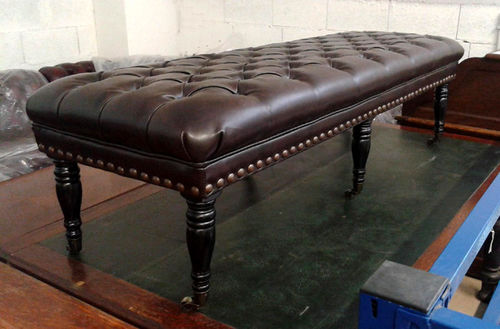 Chesterfield upholstered bench - VINTAGE - Harleq - leather / brass base / wooden base