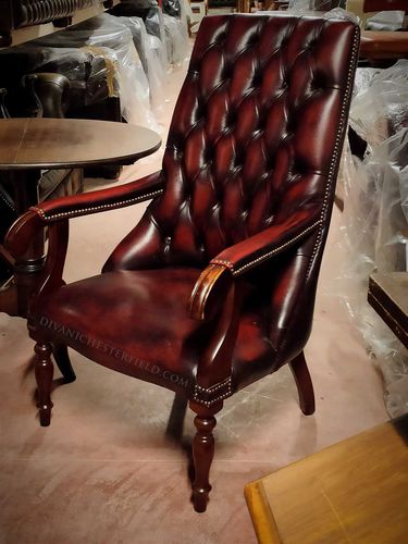 Chesterfield armchair - VINTAGE  - Harleq - leather / high-back / 4-legged
