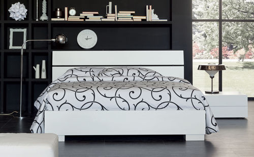 Double bed - VANQUISH - OGGIONI - contemporary / with in-base storage / lacquered