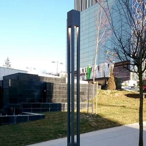 Contemporary light column - IRUTA T - BSI LIGHTING TECHNOLOGIES INC. - stainless steel / cast aluminum / tempered glass