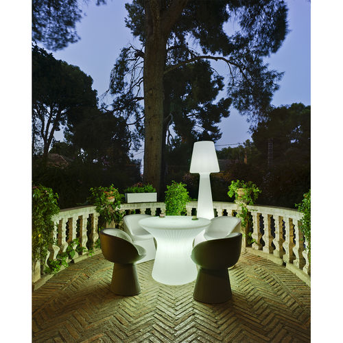 Contemporary table - CAPRI 75 - NEWGARDEN - polyethylene / polyethylene base / round