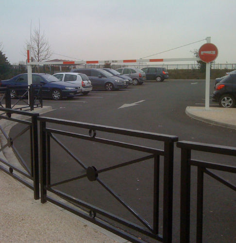 Protective barrier - AQUITAINE - Activia Mobilier Urbain - fixed / steel / galvanised steel