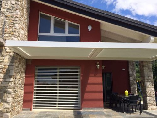 Hanging pergola - Unica living design Poland - extruded aluminum / with mobile slats / sun shade louvers