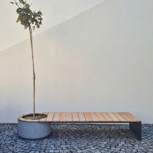 Galvanized iron public bench - FLORIA GRAND - STREETPARK s.r.o. - ultra high performance fiber-reinforced concrete (UHPC) / powder-coated steel / composite material