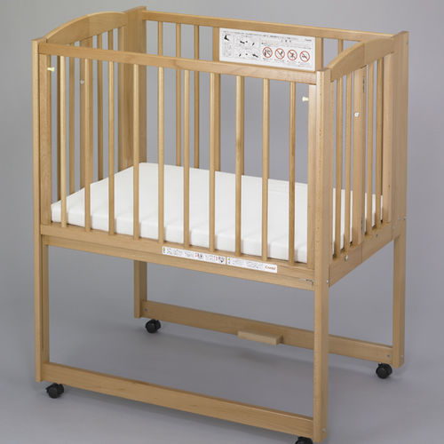 Single baby bed - COMBI  SB21 - CombiWith Corp - contemporary / folding / wooden