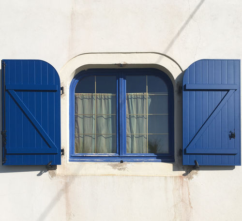 Swing shutter - PLEIN ISOL&Eacute; - Volets Thiebaut - lacquered aluminum / polystyrene / wood look