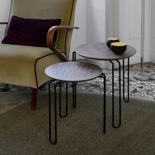 Contemporary side table - CALEIDO - Mentemano Sas - lacquered wood / lacquered MDF / metal base