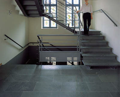 Half-turn staircase - MONTAUK - BELTRAMI NV - concrete step / metal frame / contemporary