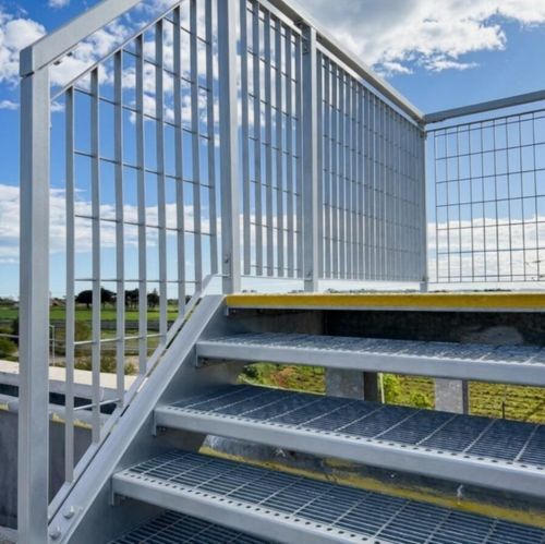Stair tread grating - Emmegi spa - carbon steel / security / non-slip