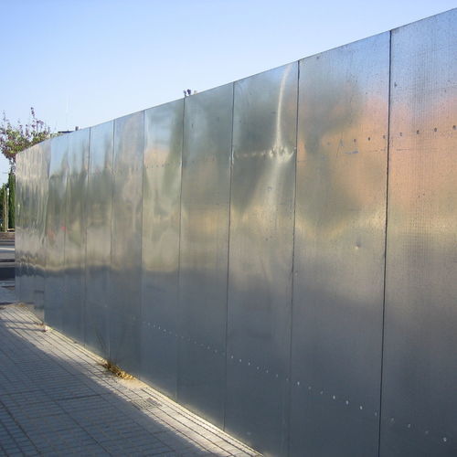 Louvered fence - VALLA REUTILIZABLE - TRANSFORMADOS Y ACCESORIOS DEL SUR, S.L - for construction site / steel / rectangular