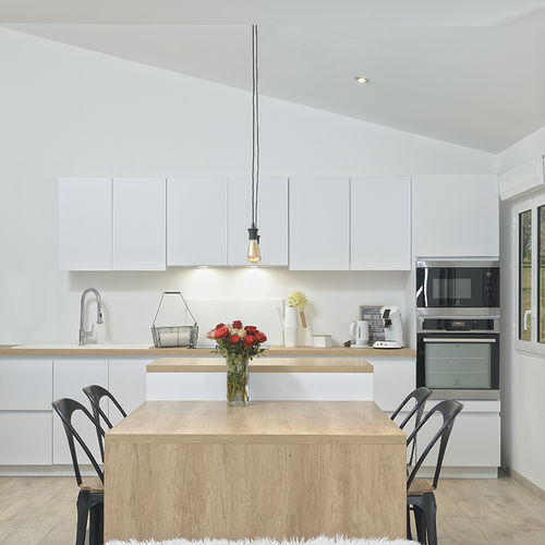 Contemporary kitchen - DJIN : POLYMATT BLANC NEIGE - PYRAM INDUSTRIES - laminate / island / handleless