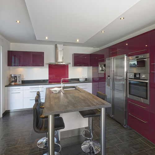 Contemporary kitchen - ESSENCE : BLANC & PRUNE - PYRAM INDUSTRIES - lacquered wood / island / with handle