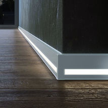 Light baseboard - LUUMI  - ROMUS - silver-colored / PVC / rectangular