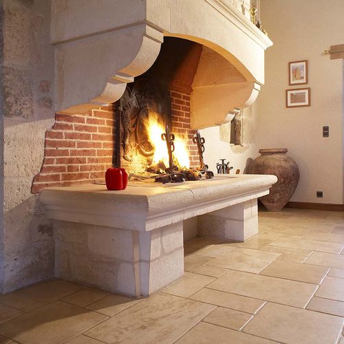 Traditional fireplace mantel - AUBEROCHE QUERCY - OCCITANIE PIERRES - stone / white