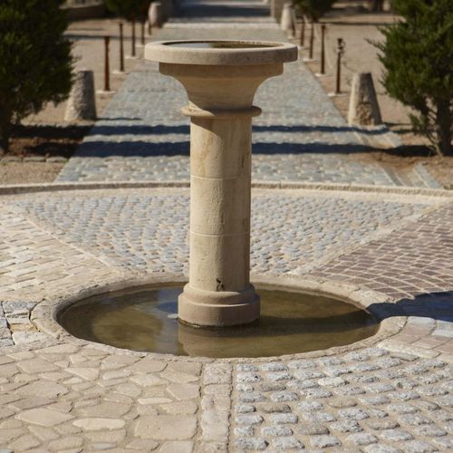 Garden fountain - AUBEROCHE BOURIANE - OCCITANIE PIERRES - public / stone / traditional