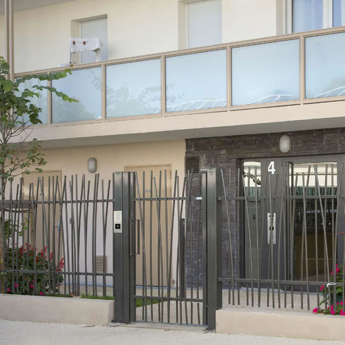 Pivoting gate - RESILOG™ OOROSOO™ - NORMACLO - galvanised steel / powder-coated steel / bar