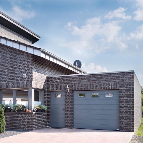 Sectional garage door - Novoferm - okoumé / pine / varnished wood
