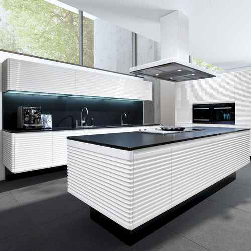 Contemporary kitchen - LA CURA - Allmilmö - lacquered wood / island / handleless