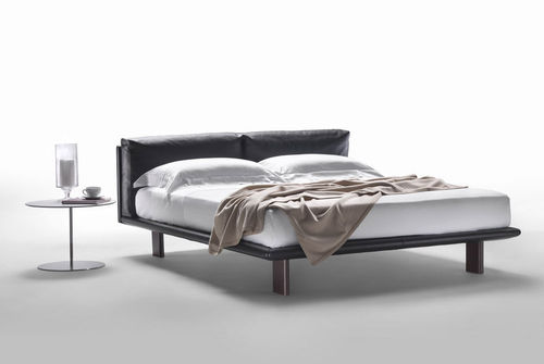 Double bed - ROMEO - Meritalia - contemporary / leather