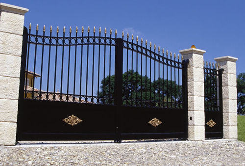 Swing gate - TRADITION : NESLIA - Horizal - aluminum / bar / motorized