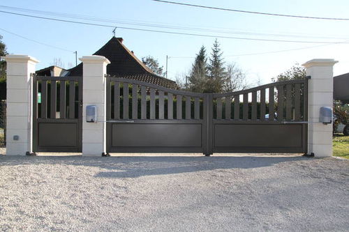 Swing gate - CONTEMPORAIN : FANUA - Horizal - aluminum / bar / motorized