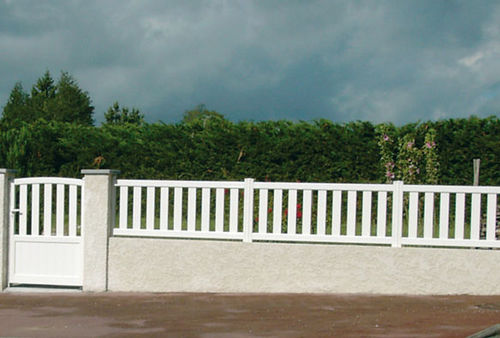 Fence with bars - CONTEMPORAIN : AUKENA - Horizal - residential / aluminum / contemporary