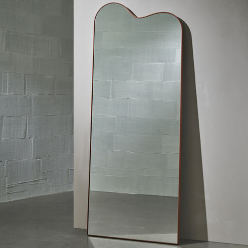 Free-standing mirror - Ouvert  - Wittmann - traditional / leather / brown