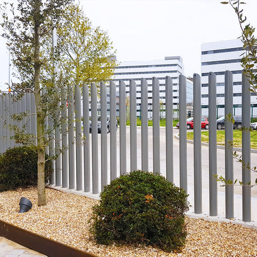 Fence with bars - Quaglia Diffusion - commercial / steel / straight