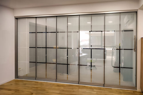 Acoustic glass panel - Transparent Design SRL - laminated / tempered / patterned