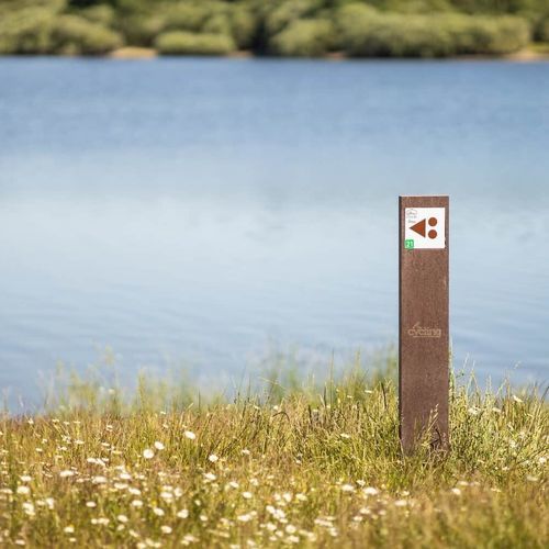 Sustainable marker post - CYCLIN' CENTERS - Floema - for cyclists / recycled plastic