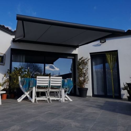 Box awning - 131 - USINE-ONLINE - motorized / commercial / patio