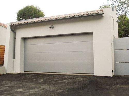 Sectional garage door - VILLA - USINE-ONLINE - steel / polyurethane foam / automatic