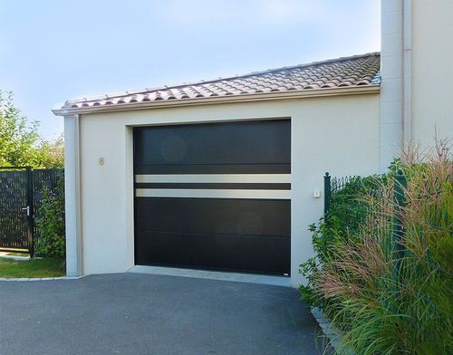 Sectional garage door - VILLA - USINE-ONLINE - steel / polyurethane foam / manual