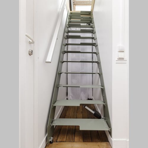 Straight staircase - ES-02 - Manufactura - metal step / metal frame / home