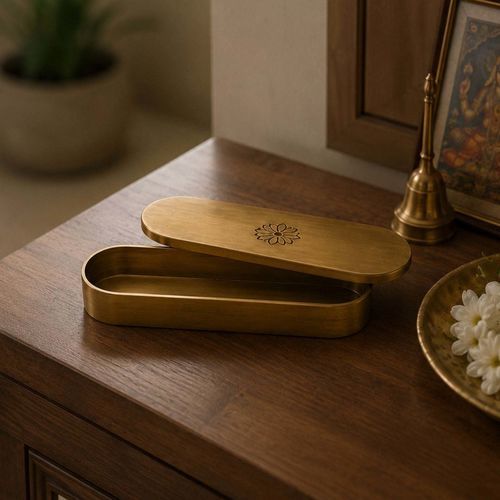 Brass storage box - VAAS - Reeth (Next Smart Solutions Private Limited) - aged brass / decorative / with lid