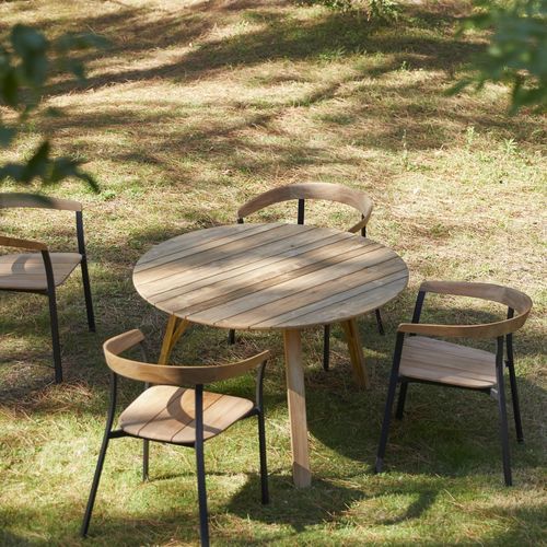 Contemporary dining table - KATRINE - Tikamoon - teak / teak base / round