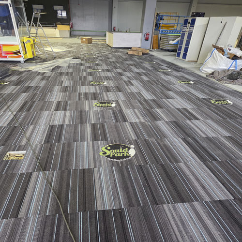 Loop pile carpet - LINEAL  - Casino Carpets S.L. - nylon / commercial / striped