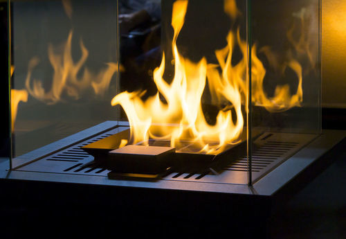 Built-in fireplace - 888 - Infiniglass - closed hearth / glass / contemporary