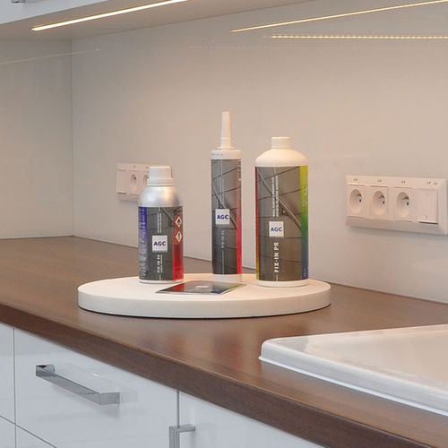 Fixing adhesive paste FIXIN AGC Glass Europe facade