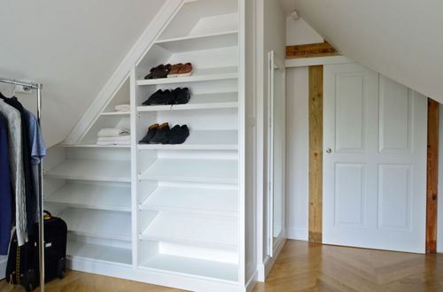 Wall-mounted walk-in wardrobe - AKAN-handmade furniture - contemporary / wooden