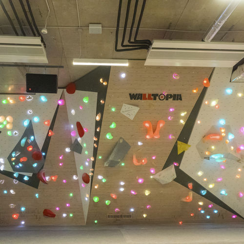 Fixed climbing wall - Walltopia - LED / for public building / training
