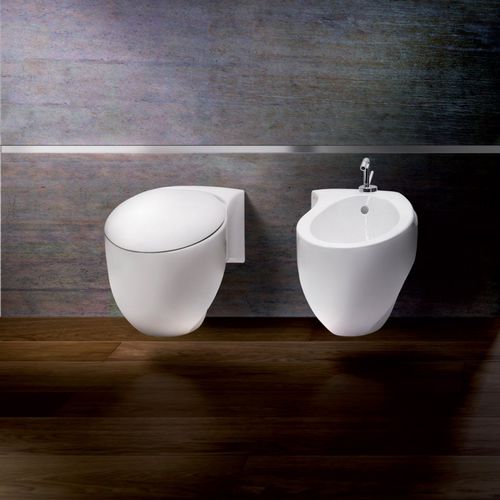 Wall-hung toilet - S531 - A. e T. ITALIA - ceramic / home / oval