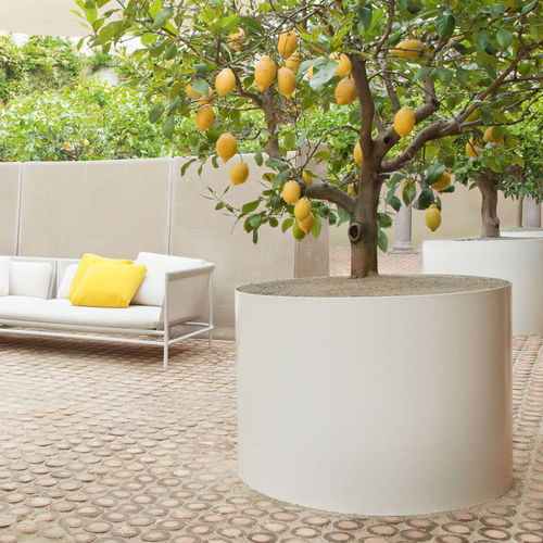Stainless steel planter - SHIELD - PAOLA LENTI - round / contemporary / outdoor