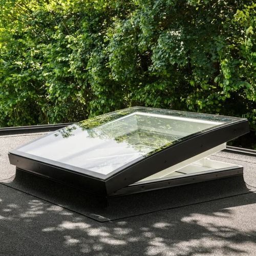 Flat roof skylight - COURBE  - VELUX - for home / wall-mounted / for ventilation