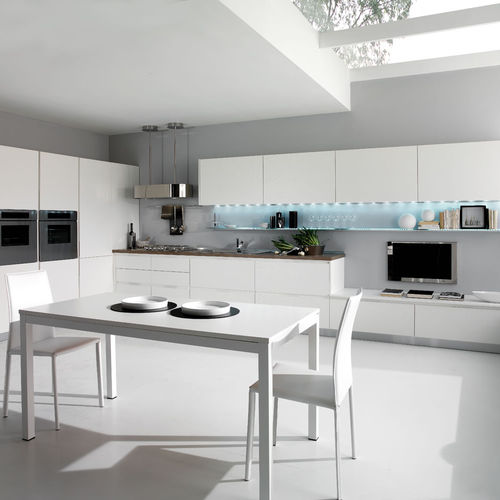 Contemporary kitchen - SPAZIO - Torchetti Cucine - wooden / with integrated handle / white