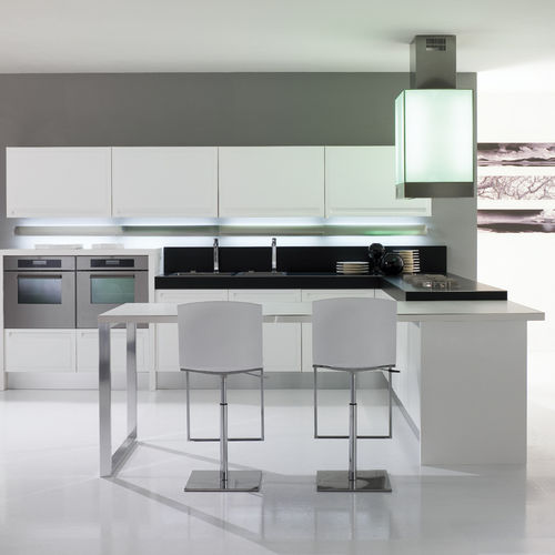Contemporary kitchen - EVELYN - Torchetti Cucine - wooden / island / with integrated handle